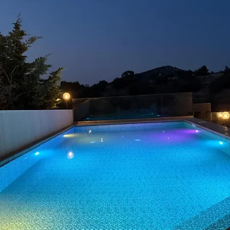 Saronic Citadel Seaside With Pool And 400mbps Starlink Internet Salamís