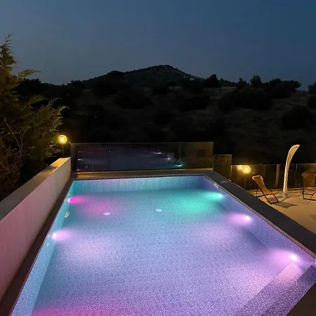 Saronic Citadel Seaside With Pool And 400mbps Starlink Internet *